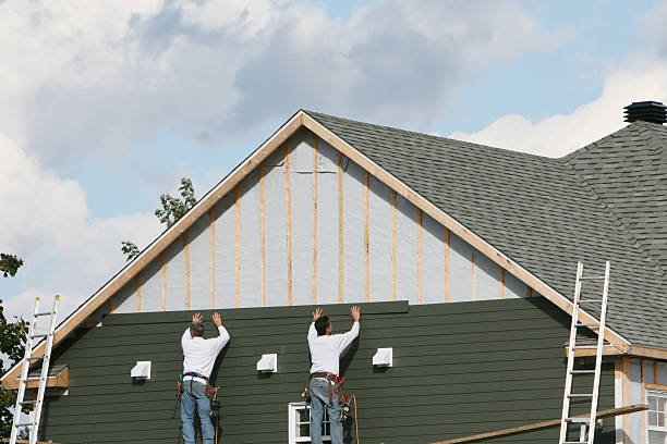 Professional Vinyl Siding technician working in Akron, OH